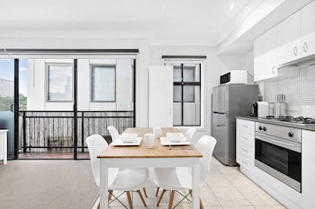 SIENNA, 1BDR South Melbourne Apartment - Taree Accommodation 0