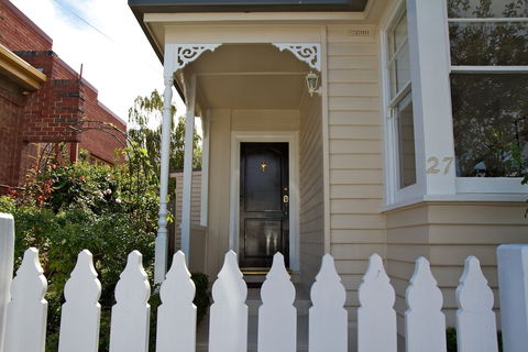 Strahan House - Taree Accommodation 0