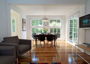 Strahan House - Taree Accommodation 4