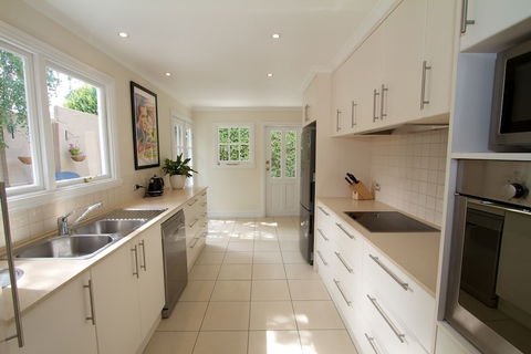 Strahan House - Taree Accommodation 6