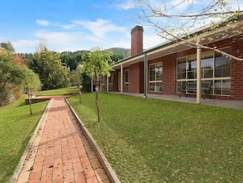 Alpine Mist - Spacious 5 Bedroom Home - Taree Accommodation 1