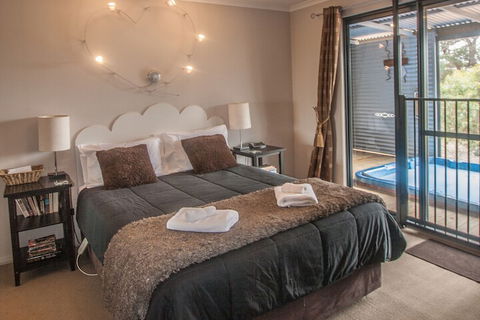 Cloud Nine Spa Chalets - Taree Accommodation 2