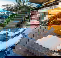 6 Yacht Club Oceanfront House On Marina Deluxe 4 Bedroom With 2 Golf Buggies - Taree Accommodation