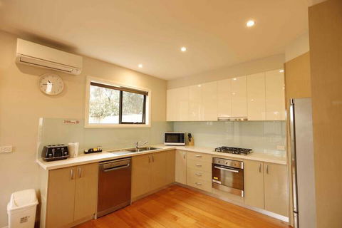Apollo Bay Seal Apartments - Taree Accommodation 2
