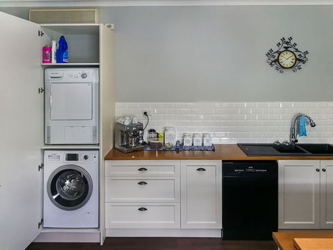 Airport B&B - Taree Accommodation 1
