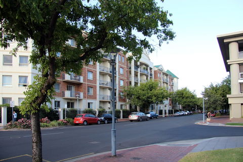 Adelaide City Apartment - 3BR, 2Bath & Carpark - Taree Accommodation 1