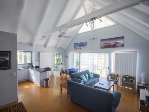 Affordable Twin Peaks 1 - Taree Accommodation 5