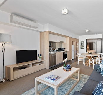 One Oak - Taree Accommodation 0