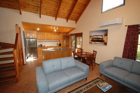 Garden Cottage Beechworth - Taree Accommodation 6