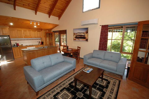 Garden Cottage Beechworth - Taree Accommodation 4