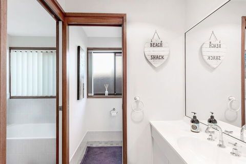 Campbell Avenue 28 - Taree Accommodation 2