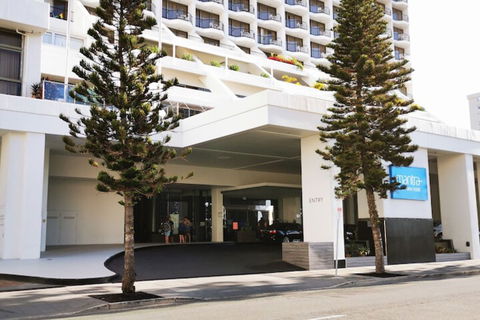 L7 Surfers Paradise Apartment - Taree Accommodation 6