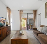 HomeHotel Cozy Duplex in Serene Suburb