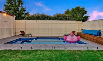 Adelaide 4 Bedroom House With Pool - Taree Accommodation 3