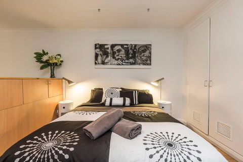 Adelaide 4 Bedroom House With Pool - Taree Accommodation 4