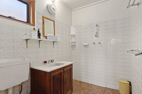 Cliffs End Beach Shack 105 Gold Coast Drive Carrickalinga - Taree Accommodation 5