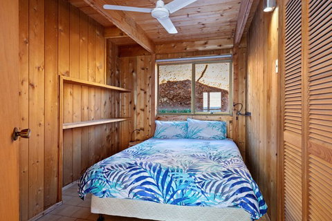 Cliffs End Beach Shack 105 Gold Coast Drive Carrickalinga - Taree Accommodation 7