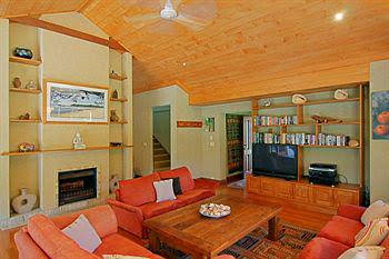Abbies Beach House - Taree Accommodation 0