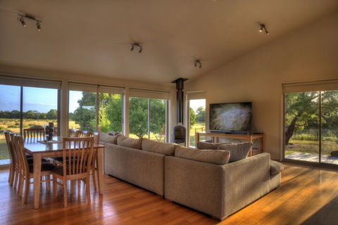 Mountain View - Taree Accommodation 7