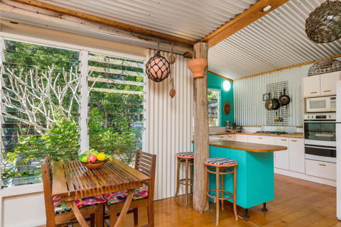 A SWEET ESCAPE Beachcombers Cottage Beachfront - Taree Accommodation 3