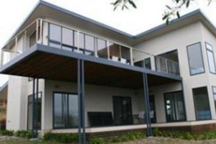 Binalong Bay TAS Taree Accommodation