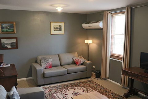 Robinson Cottage - Taree Accommodation 5