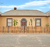 Robinson Cottage - Taree Accommodation