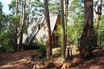 Green Leaves Cabin - Taree Accommodation 0