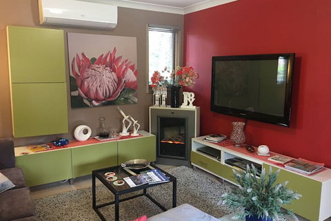 Crimson Villa - Taree Accommodation 2