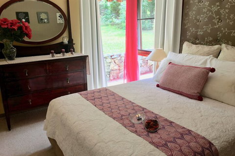 Crimson Villa - Taree Accommodation 5