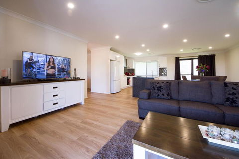 Executive Home Accomodation - Taree Accommodation 5