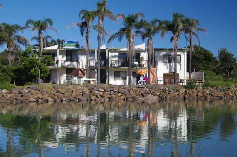 Beachfront 3 25 Willow Street - Taree Accommodation 2