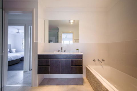 Escape At Nobbys Executive Townhouse 1 74 Pacific Drive - Taree Accommodation 3