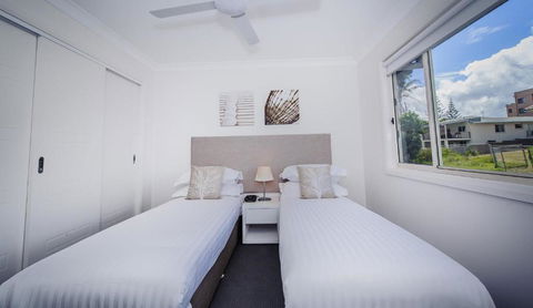 Escape At Nobbys Executive Townhouse 1 74 Pacific Drive - Taree Accommodation 1