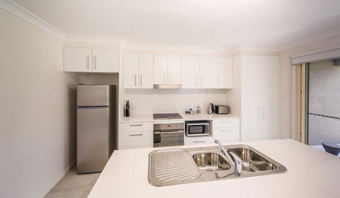 Escape At Nobbys Executive Townhouse 1 74 Pacific Drive - Taree Accommodation 5