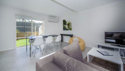 Escape At Nobbys Executive Townhouse 1 74 Pacific Drive - Taree Accommodation 2