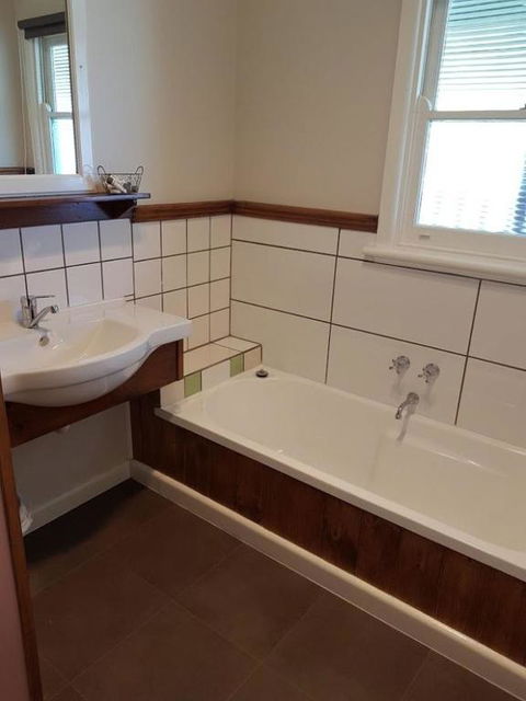 Cottage On Main - Taree Accommodation 1