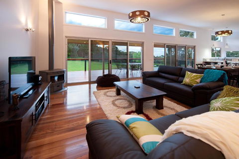 Alyonah Daylesford - Taree Accommodation 6