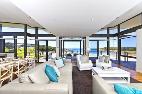 Sails On The Beachfront Exclusive Seaside Home - Taree Accommodation 3