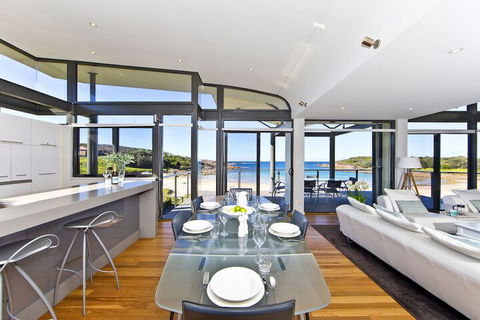 Sails On The Beachfront Exclusive Seaside Home - Taree Accommodation 6