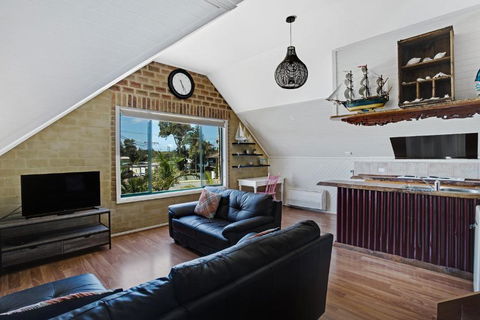 Salt Wood Cabin Style Retreat - Taree Accommodation 3
