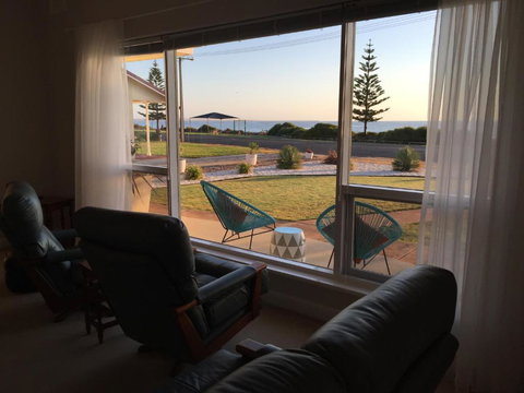 Jewel Of The South Beachfront Holiday Rental - Taree Accommodation 5