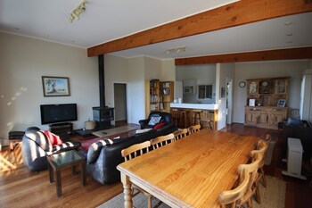 Fairways Close - Taree Accommodation 3