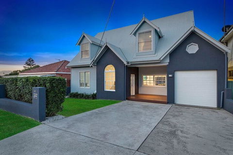 Waterview Beach House - Taree Accommodation 1