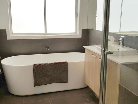 ADAGIO - Taree Accommodation 5