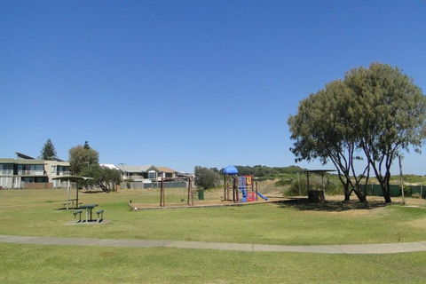 Birubi Beach House 14 Campbell Avenue Fantastic House & Close To The Surf Beach - Taree Accommodation 5