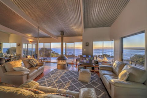 Waves - Taree Accommodation 0