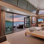 Yacht Club Villa 33 Serenity 4 Bedroom 4 Bathroom House Ocean Views 2 Buggies - Taree Accommodation 0