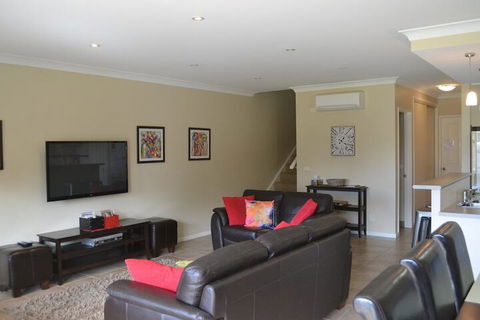 Elsinor Townhouse 8 Mulwala - Taree Accommodation 5