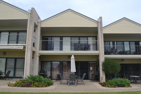 Elsinor Townhouse 8 Mulwala - Taree Accommodation 1